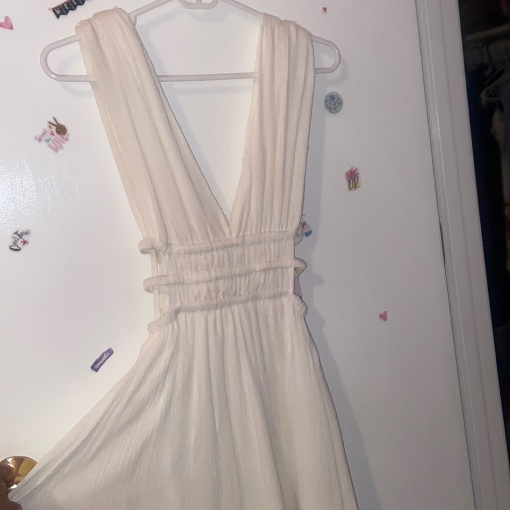 Flowy & cute white dress great for graduation,etc!